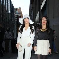 Kim Kardashian and Kourtney Kardashian walking in Manhattan - Photos | Picture 96865